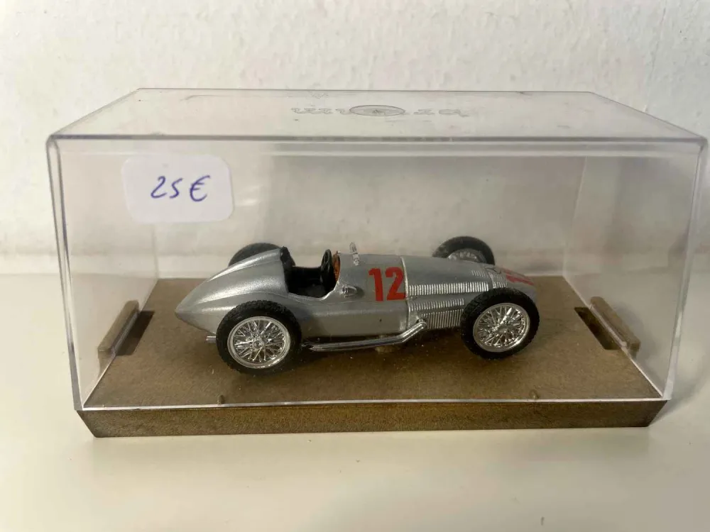 Mercedes Benz Grand Prix HP480 W 154 M 163 K del 1939 grigia numero 12 - auto da corsa (Brumm R37)