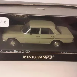 Mercedes-Benz 240D verde del 1973 (riferimento MINICHAMPS 400 034001)