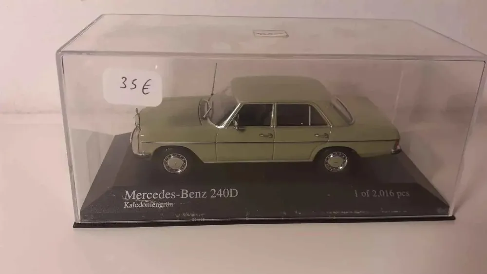 Mercedes-Benz 240D verde del 1973 (riferimento MINICHAMPS 400 034001)
