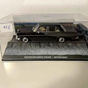Mercedes-Benz 250SE - JAMES BOND - OCTOPUSSY
