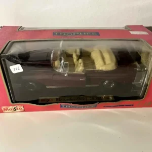 Mercedes-Benz 280SE Bordeaux del 1966 (scala 1/18)