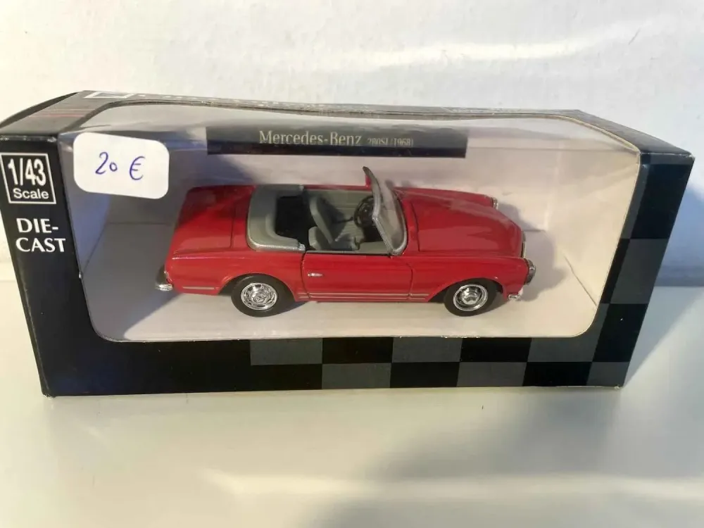 Mercedes-Benz 280SL rossa del 1968