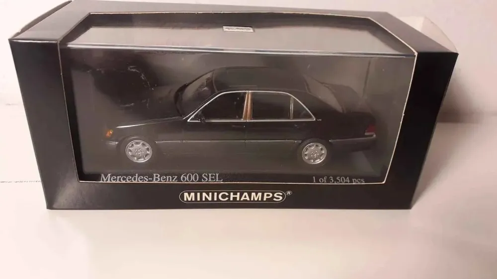 Mercedes-Benz 600 SEL nera del 1991 (riferimento MINICHAMPS 400 035400)