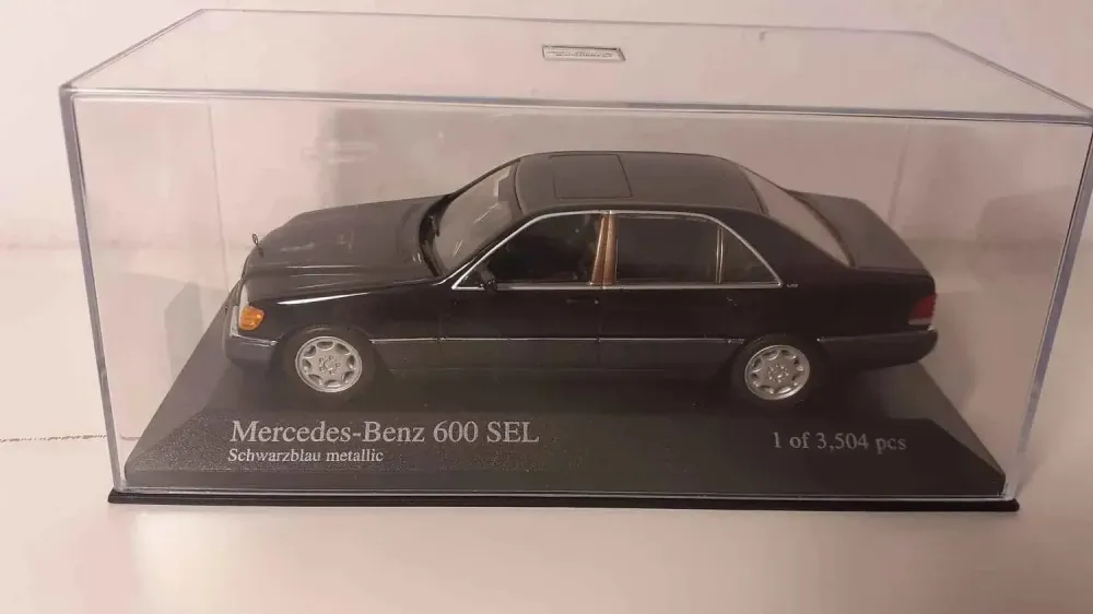 Mercedes-Benz 600 SEL nera del 1991 (riferimento MINICHAMPS 400 035400)
