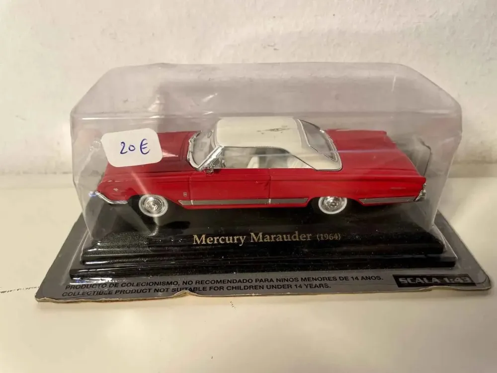 Mercury Marauder rossa del 1964 (auto americana)
