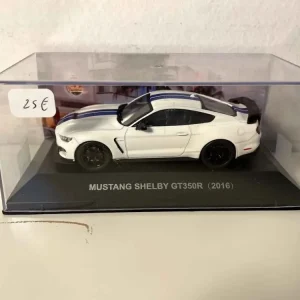 Mustang Shelby GT350R bianca e blu del 2016 (auto americana)