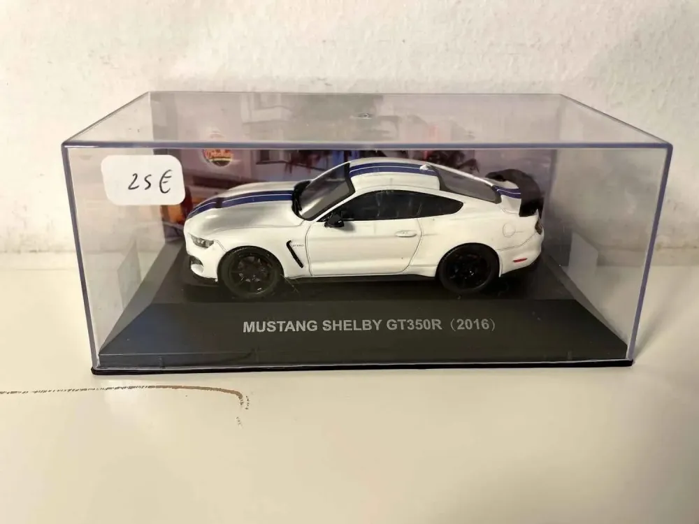 Mustang Shelby GT350R bianca e blu del 2016 (auto americana)