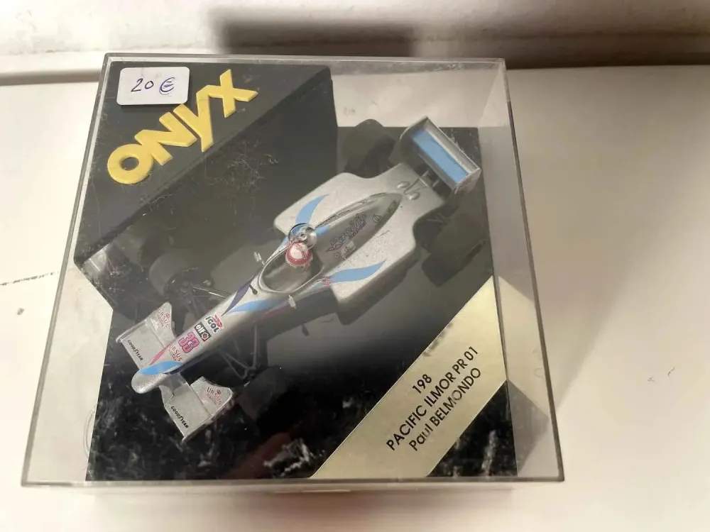 Pacific Ilmor PR 01 grigio numero 33 (Formula 1) Paul Belmondo