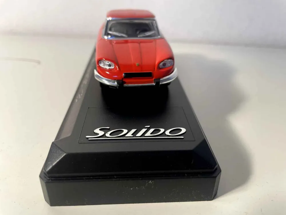 Panhard 24CT rossa del 1964 (riferimento Solido 4567)