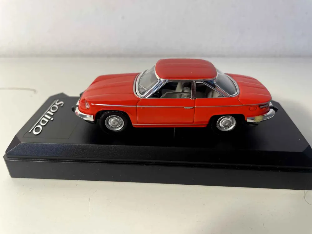 Panhard 24CT rossa del 1964 (riferimento Solido 4567)