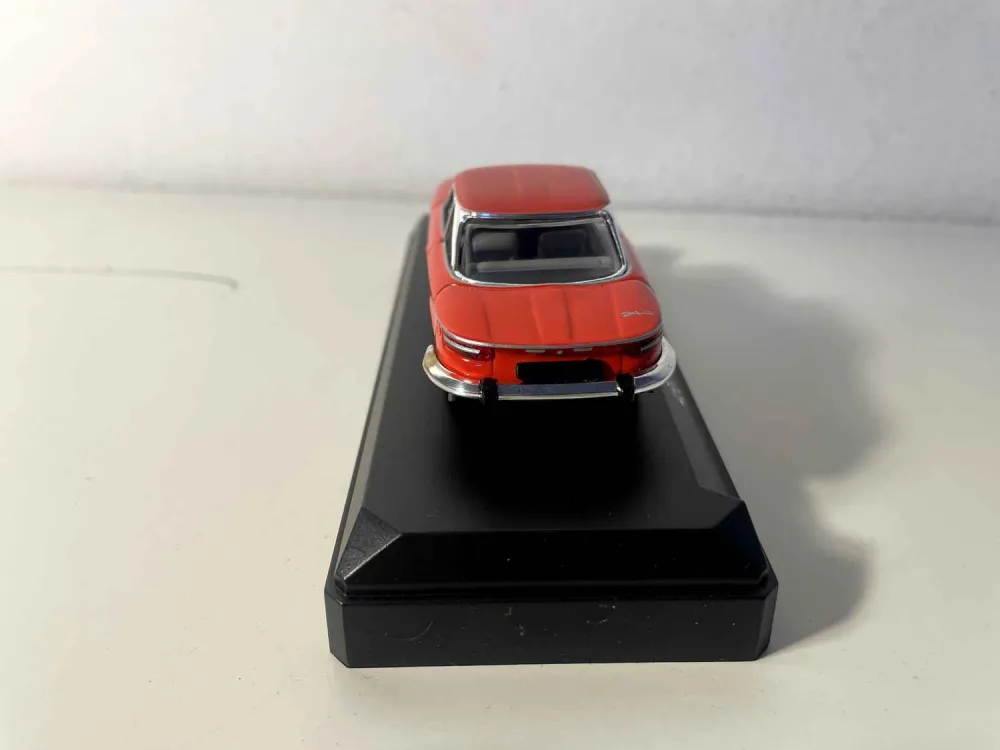 Panhard 24CT rossa del 1964 (riferimento Solido 4567)