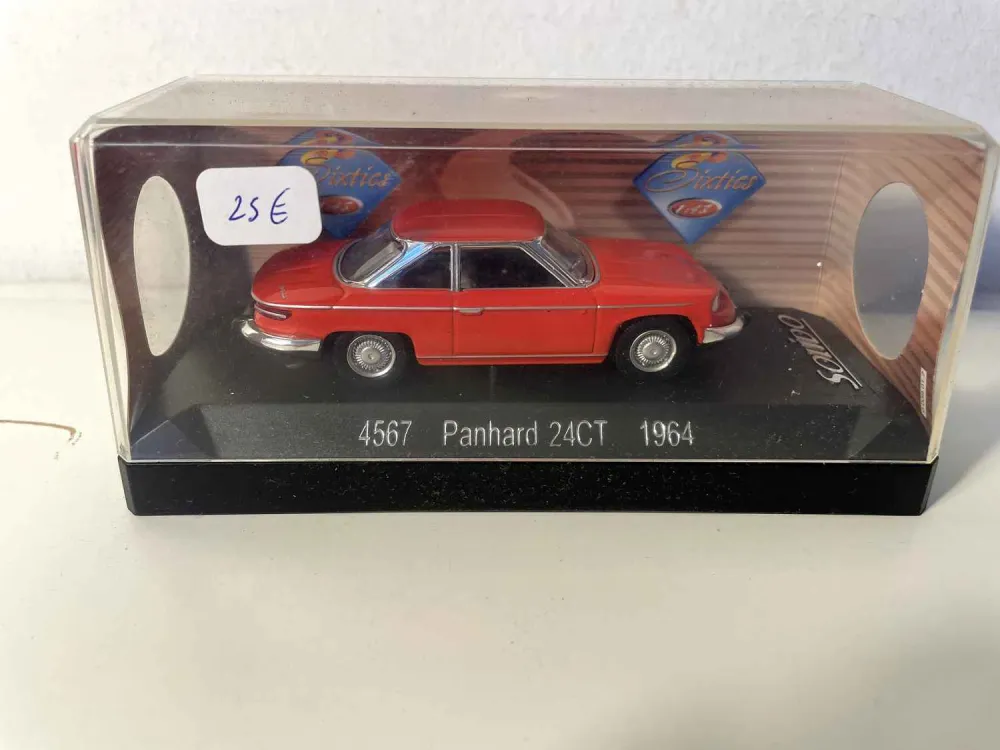 Panhard 24CT rossa del 1964 (riferimento Solido 4567)
