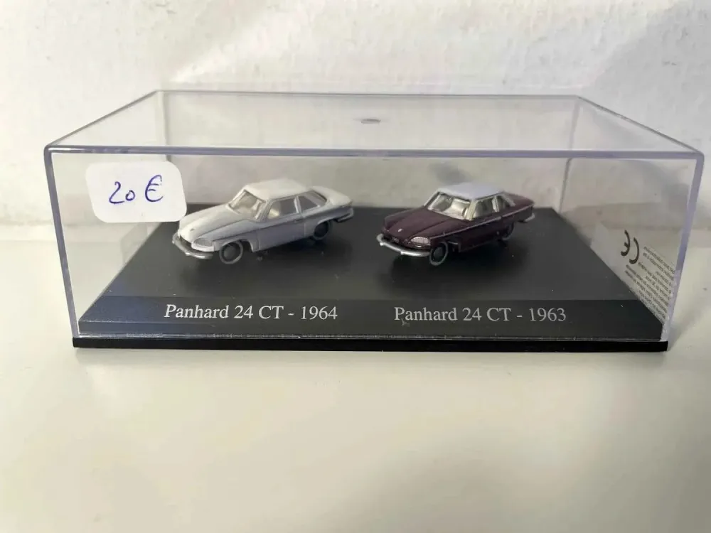 Panhard 24 CT bianca del 1964 + Panhard 24 CT viola del 1963 (scala HO)