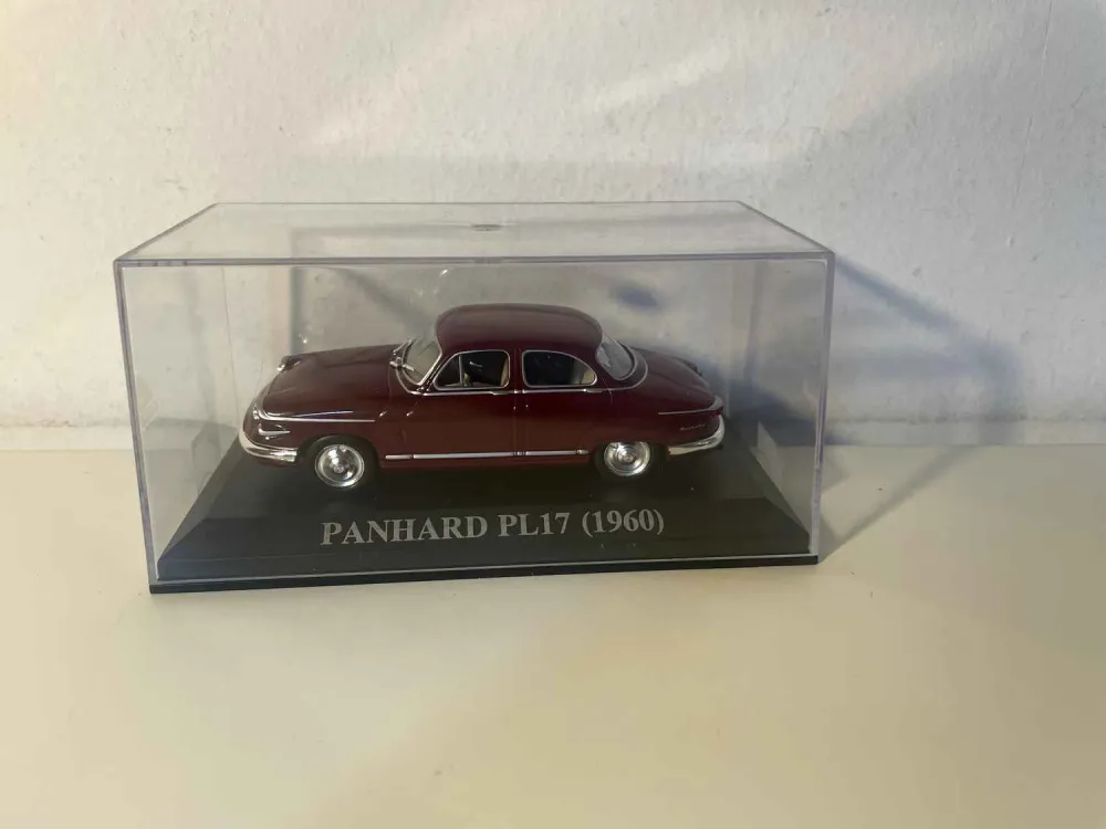 Panhard PL 17 bordeaux del 1960