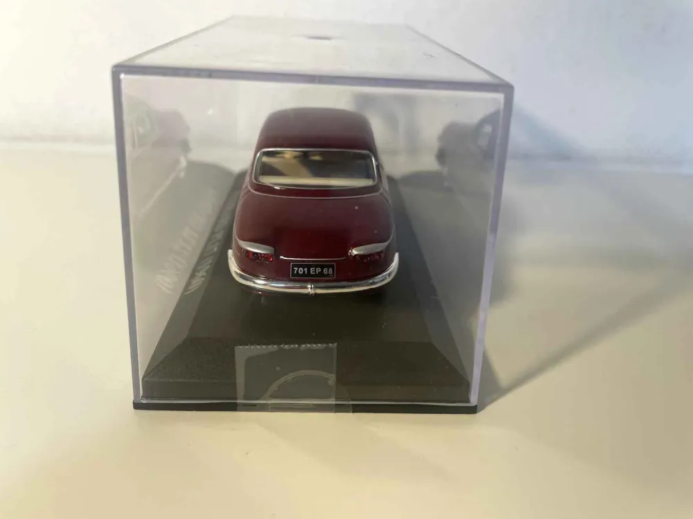 Panhard PL 17 bordeaux del 1960