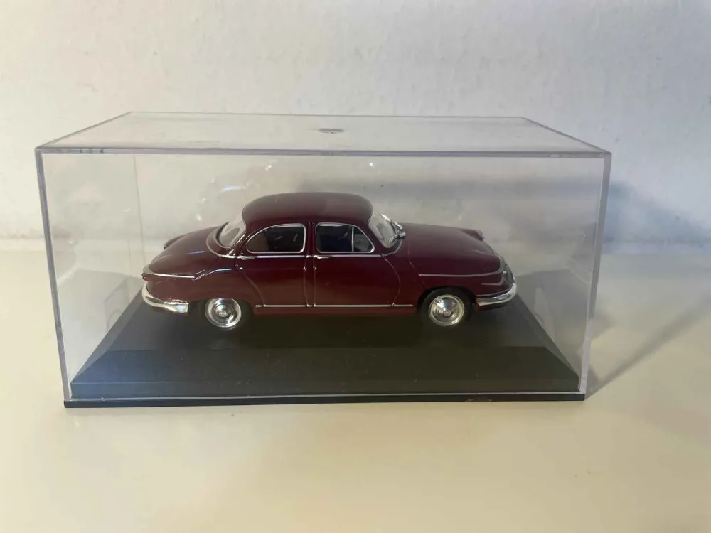 Panhard PL 17 bordeaux del 1960
