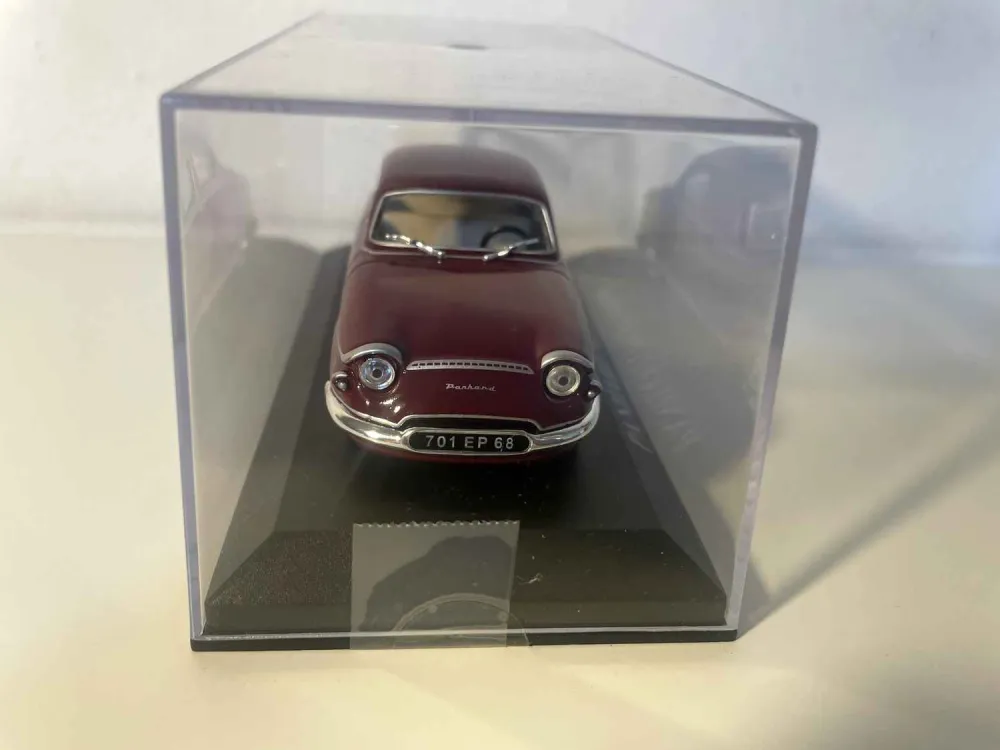 Panhard PL 17 bordeaux del 1960