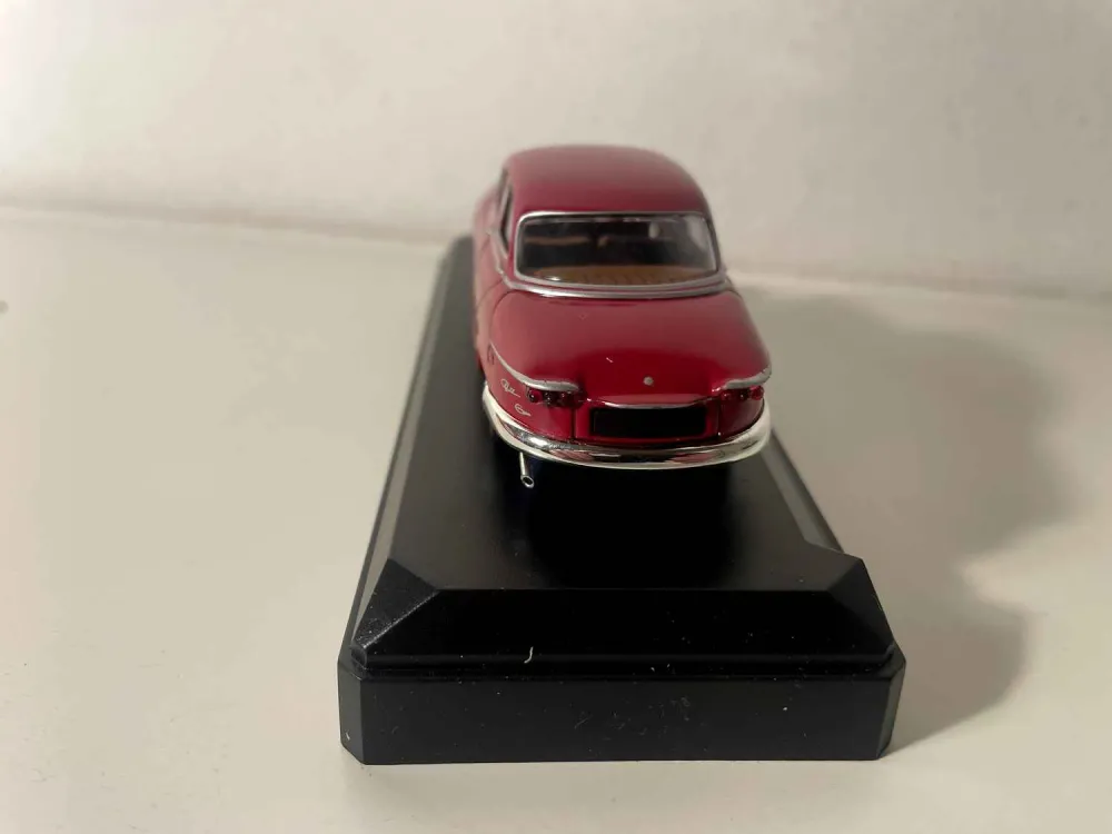 Panhard PL 17 bordeaux del 1961 (riferimento Solido 4586)