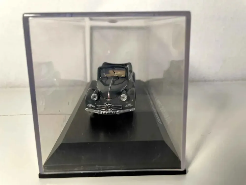Panhard Dyna X decappottabile grigio scuro con capote nera