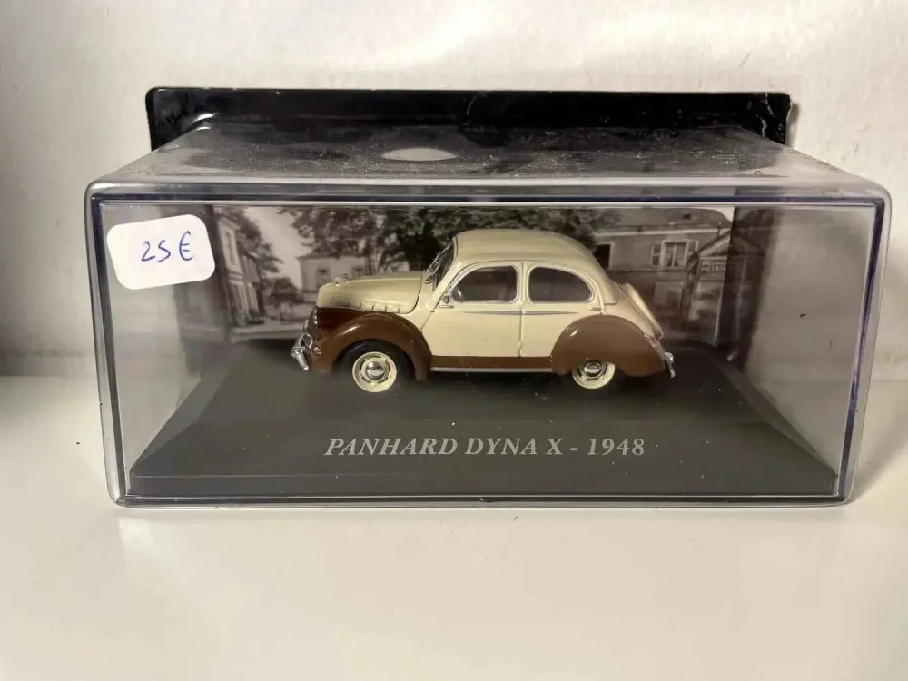 Panhard Dyna X marrone e beige del 1948