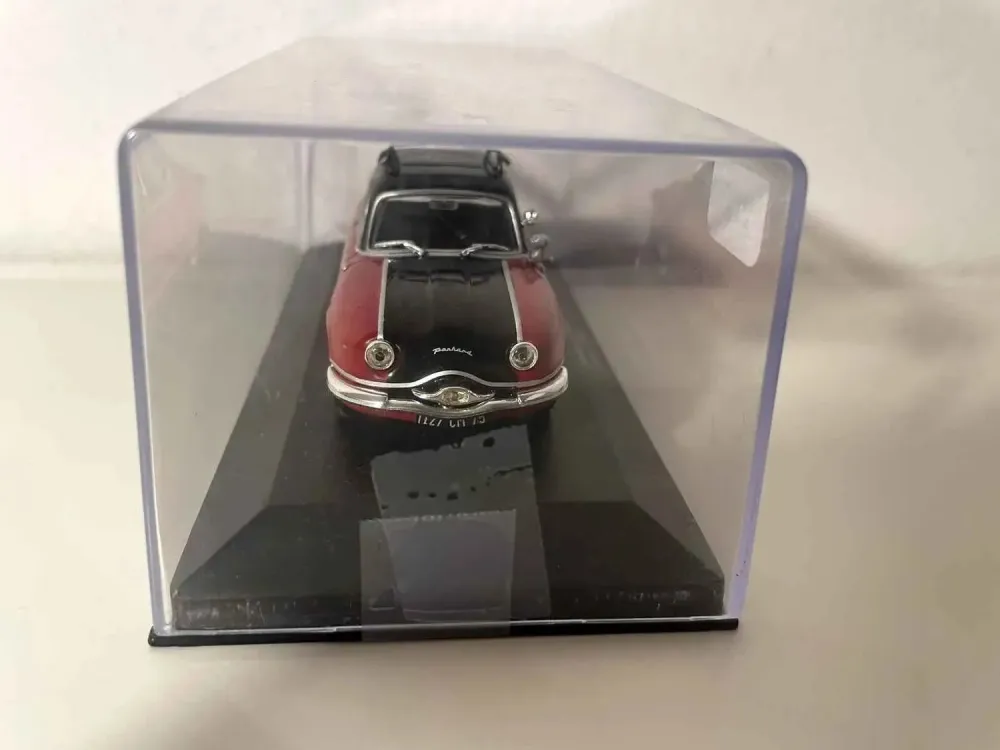 Panhard Dyna Z TAXI bordeaux e nero del 1953
