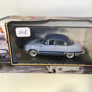 Panhard Dyna Z12 grand standing blu e blu del 1957 (Nostalgia)