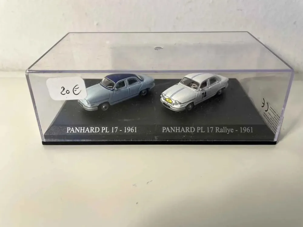 Panhard PL17 blu del 1961 + Panhard PL 17 Rally bianca del 1961 (scala HO)