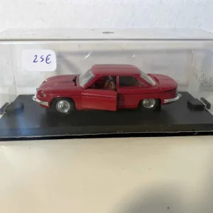 Panhard 24 BT rosso (riferimento VEREM 312)