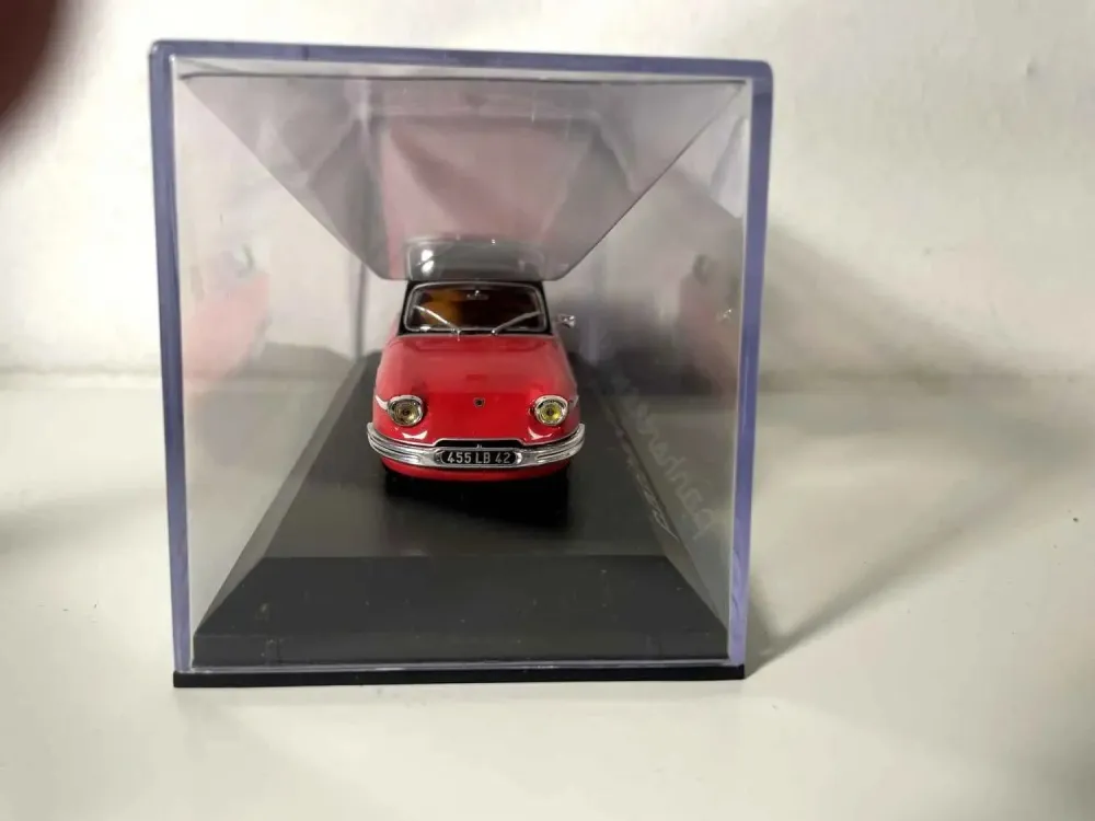 Panhard PL 17 station wagon rossa (Norev)