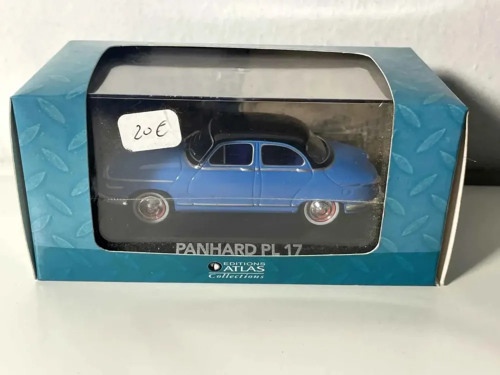 Panhard PL 17 tetto blu e nero