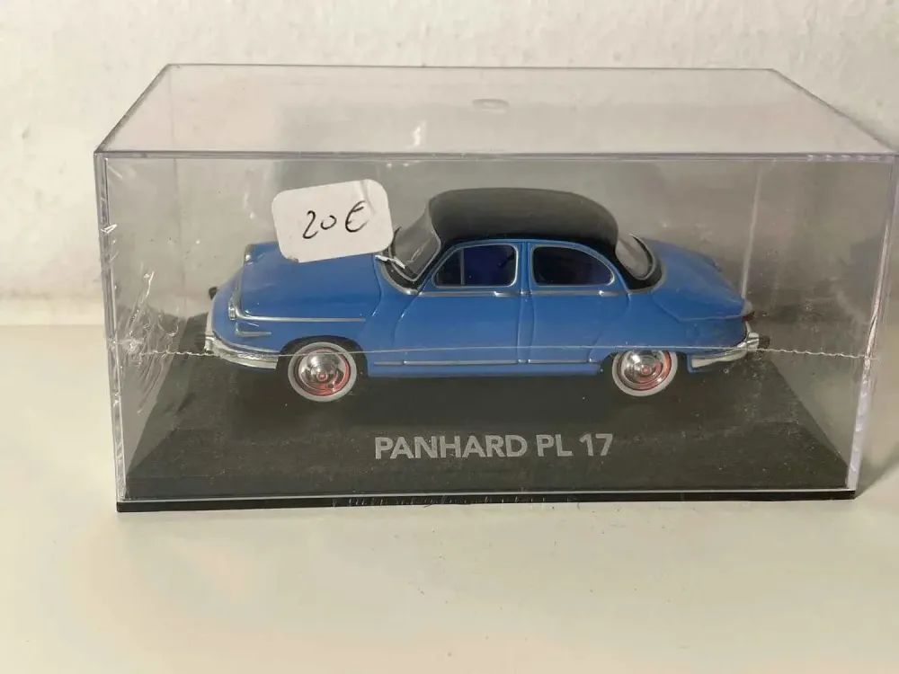 Panhard PL 17 tetto blu e nero