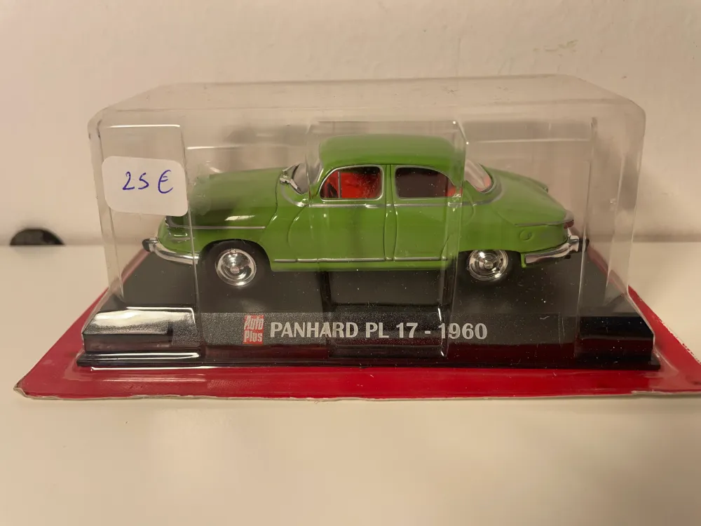 Panhard PL 17 verde del 1960 (auto-Plus)