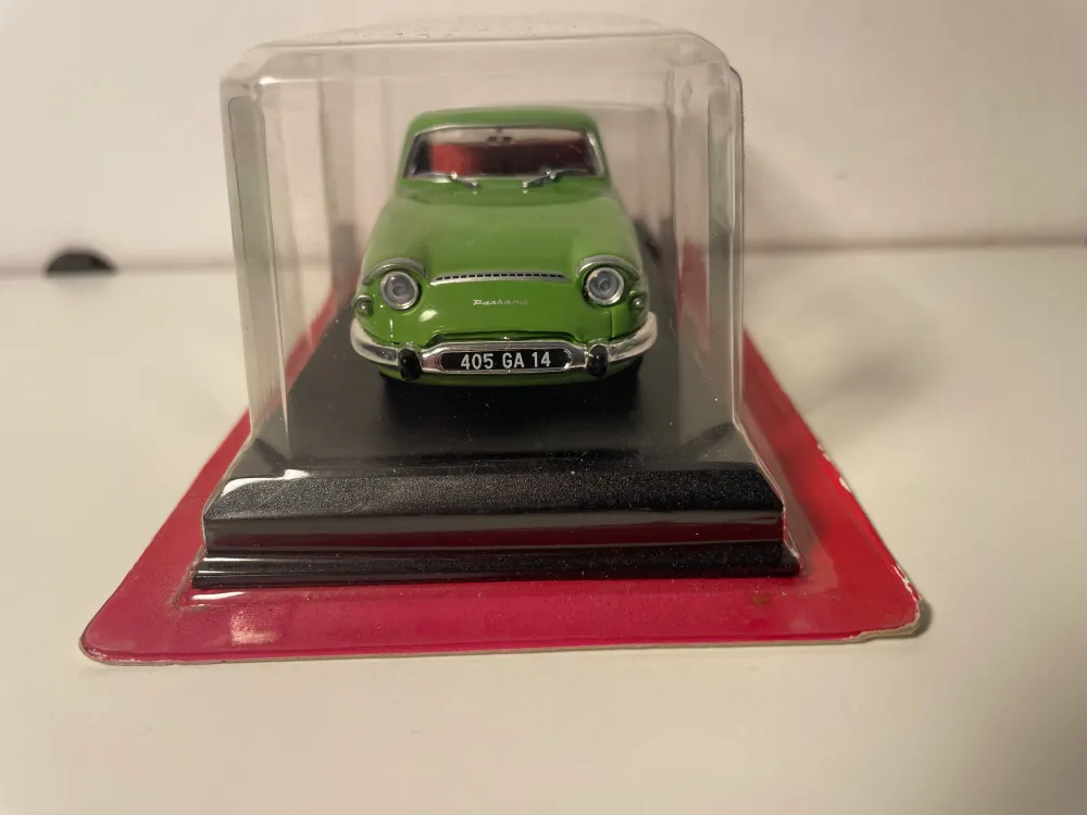 Panhard PL 17 verde del 1960 (auto-Plus)