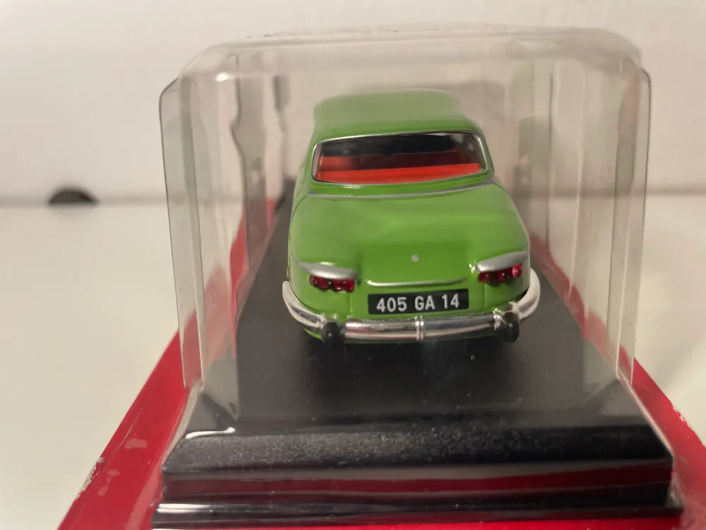 Panhard PL 17 verde del 1960 (auto-Plus)
