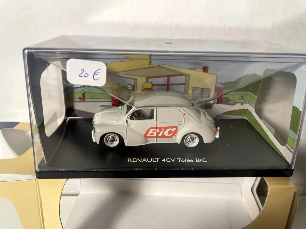 Pannello grigio Renault 4 CV con pubblicità BIC