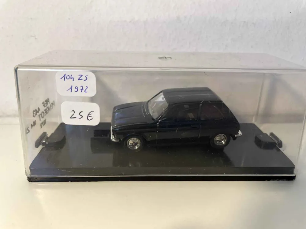 Peugeot 104 ZS nera del 1972 (Vérem)