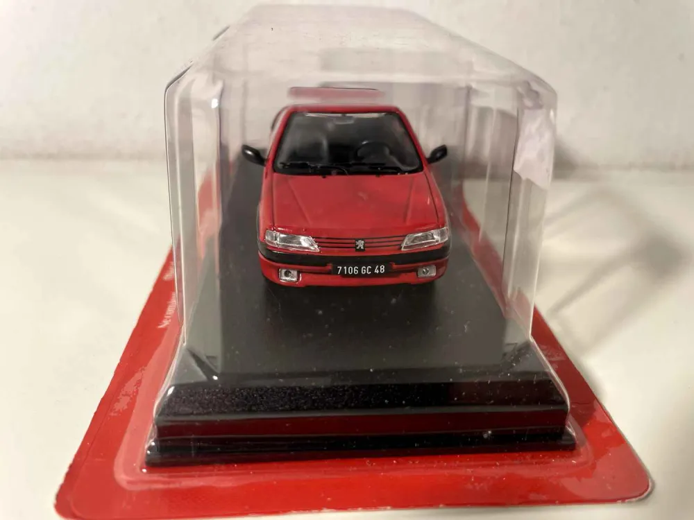Peugeot 106 rossa del 1993 (blister) AUTO-PLUS