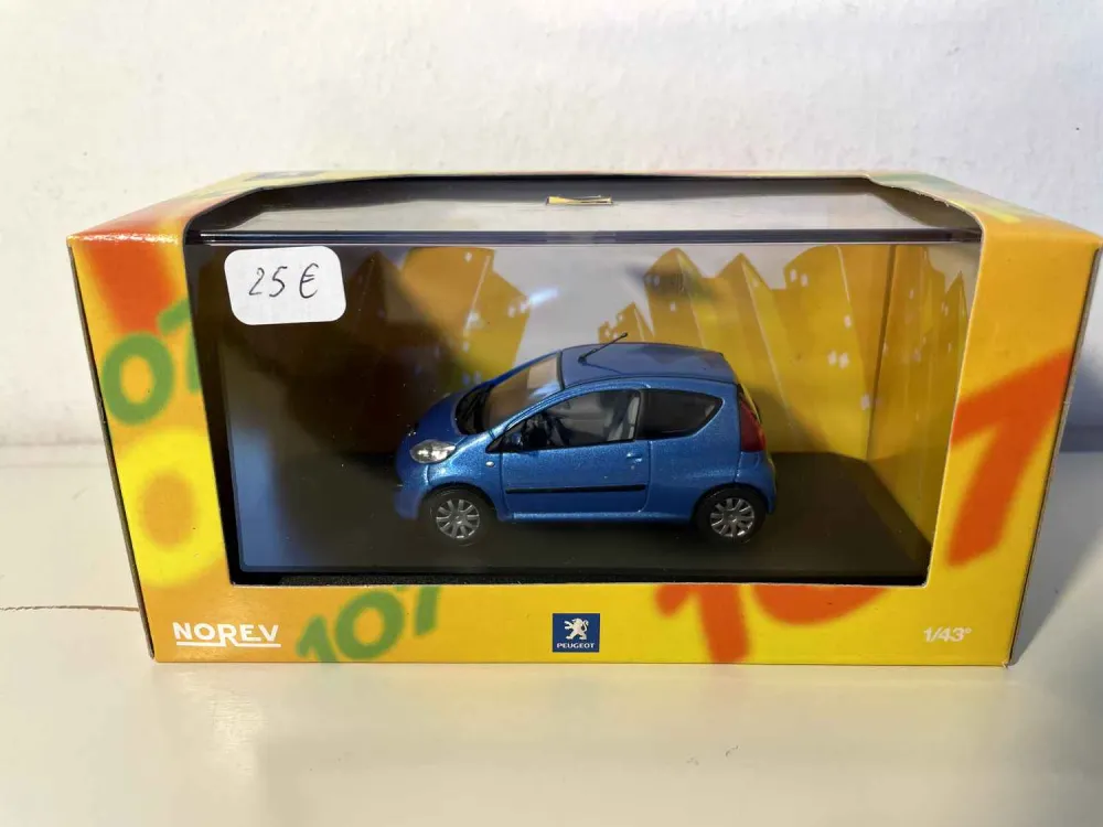Peugeot 107 blu (Norev)