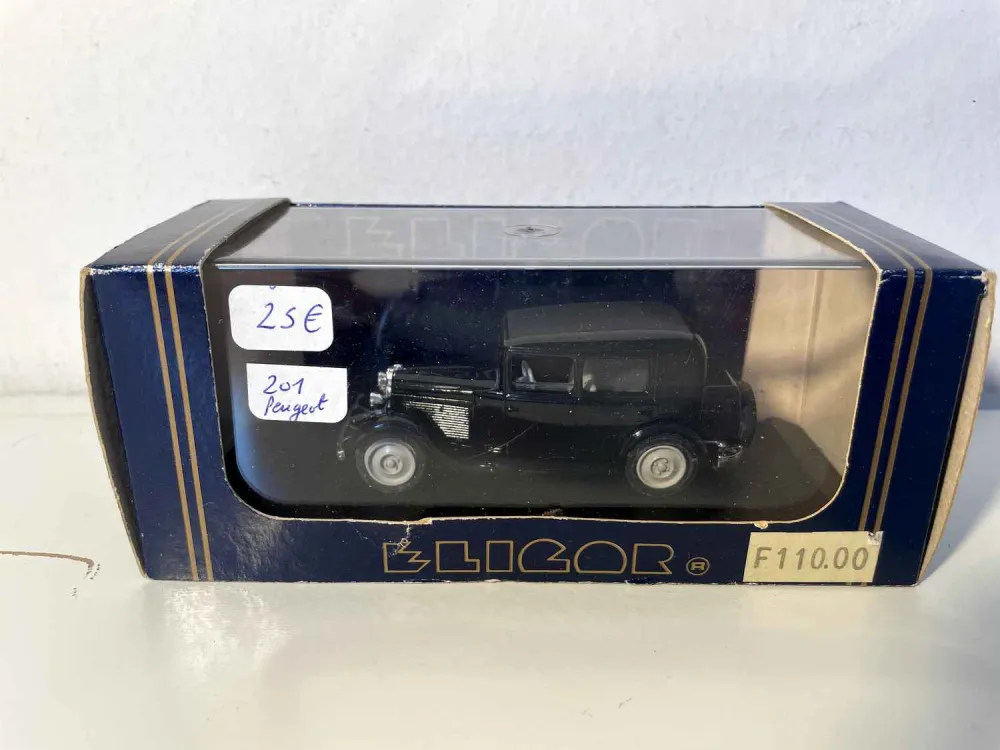 Peugeot 201 berlina nera del 1931 (Eligor)