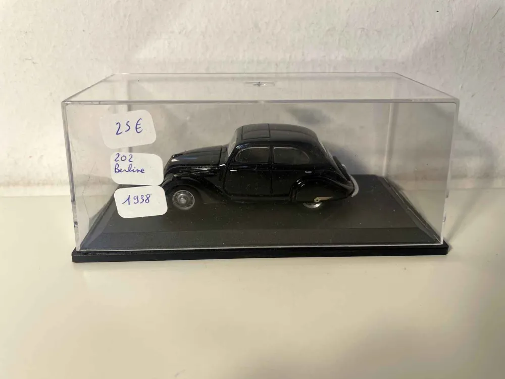 Peugeot 202 berlina nera del 1938 (Paradcar)