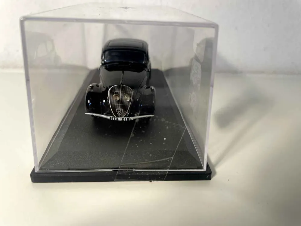 Peugeot 202 berlina nera del 1938 (Paradcar)