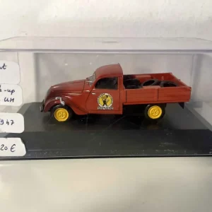Peugeot 202 pick-up tipo UH marrone (con pneumatici nel cassone posteriore)