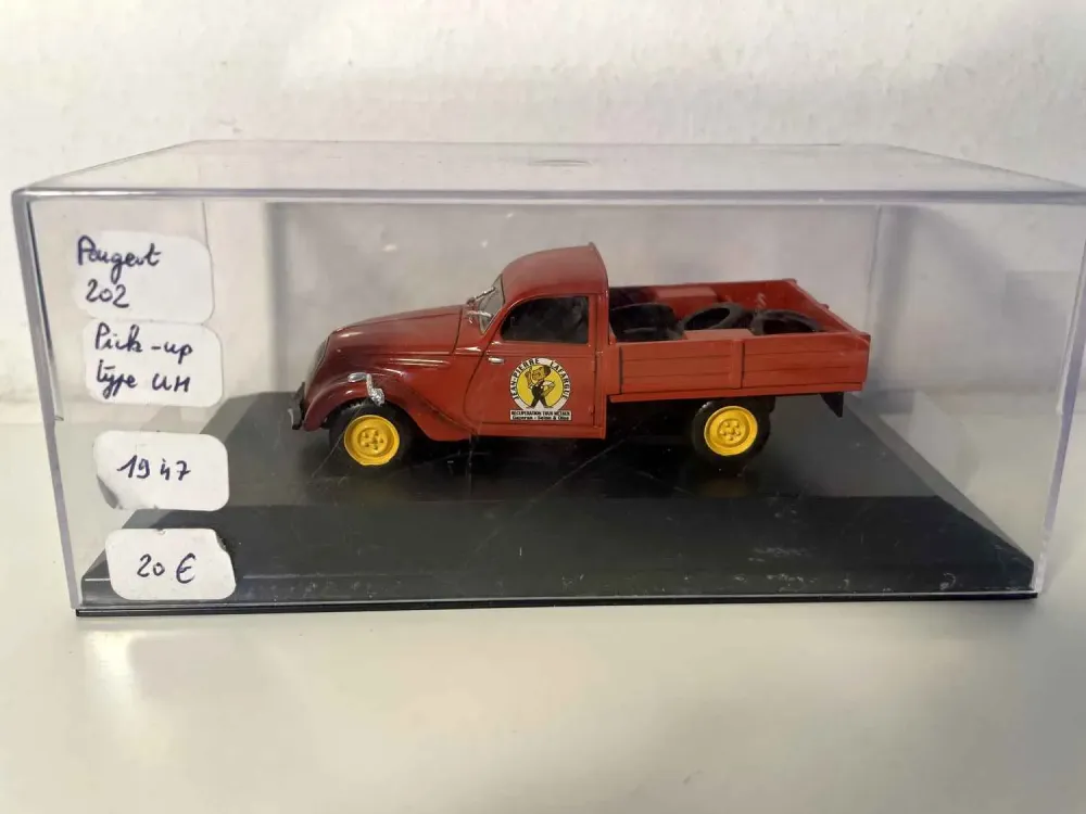 Peugeot 202 pick-up tipo UH marrone (con pneumatici nel cassone posteriore)