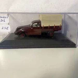 Peugeot 202 telone marrone e telone beige)