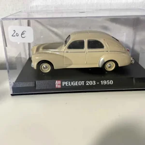 Peugeot 203 beige / marrone chiaro del 1950 (Auto Plus)