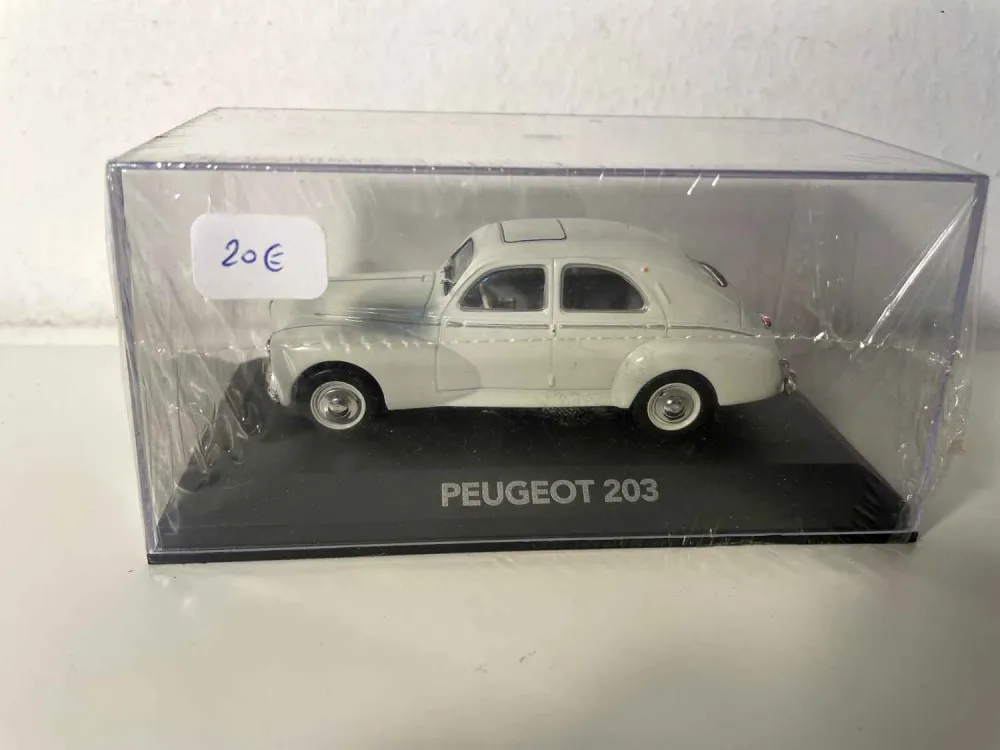 Peugeot 203 bianco sporco?