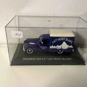 Peugeot 203 C8 blu con pubblicità LAIT MONT-BLANC