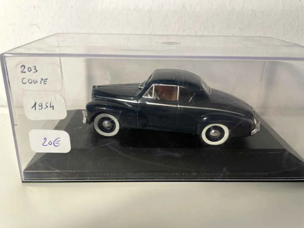 Peugeot 203 coupé blu scuro del 1954 (scatola plexiglass)