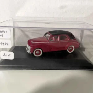 Peugeot 203 decappottabile bordeaux e capote nera del 1954 (scatola plexiglas)