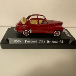 Peugeot 203 decappottabile bordeaux (riferimento Solido 4547)